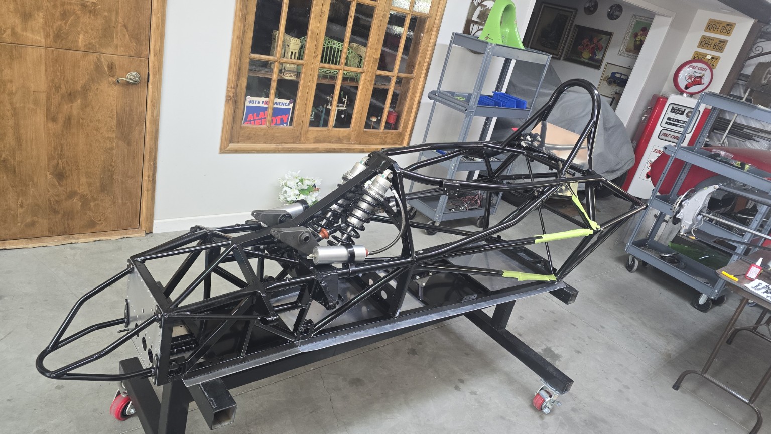 Front suspension and chassis assembly on the Swift DB1